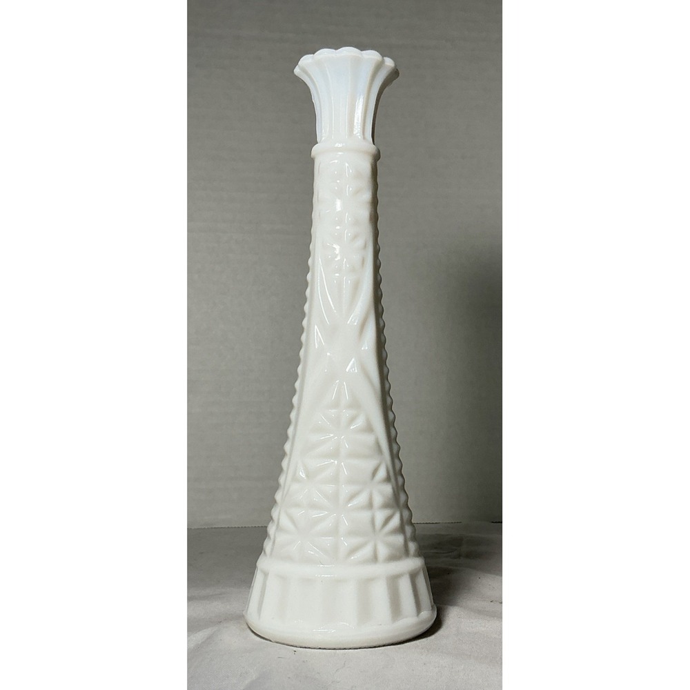 Vintage 1964 Stars & Bars 1071 Milk Glass Bud Flared Rim Anchor Hocking 9" Vase